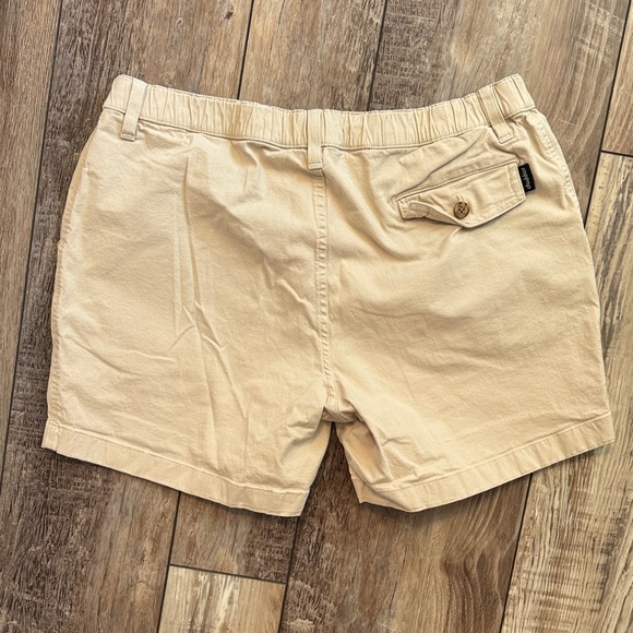 Men’s Chubbies Beige Shorts 5.5 inseam - Picture 2 of 3